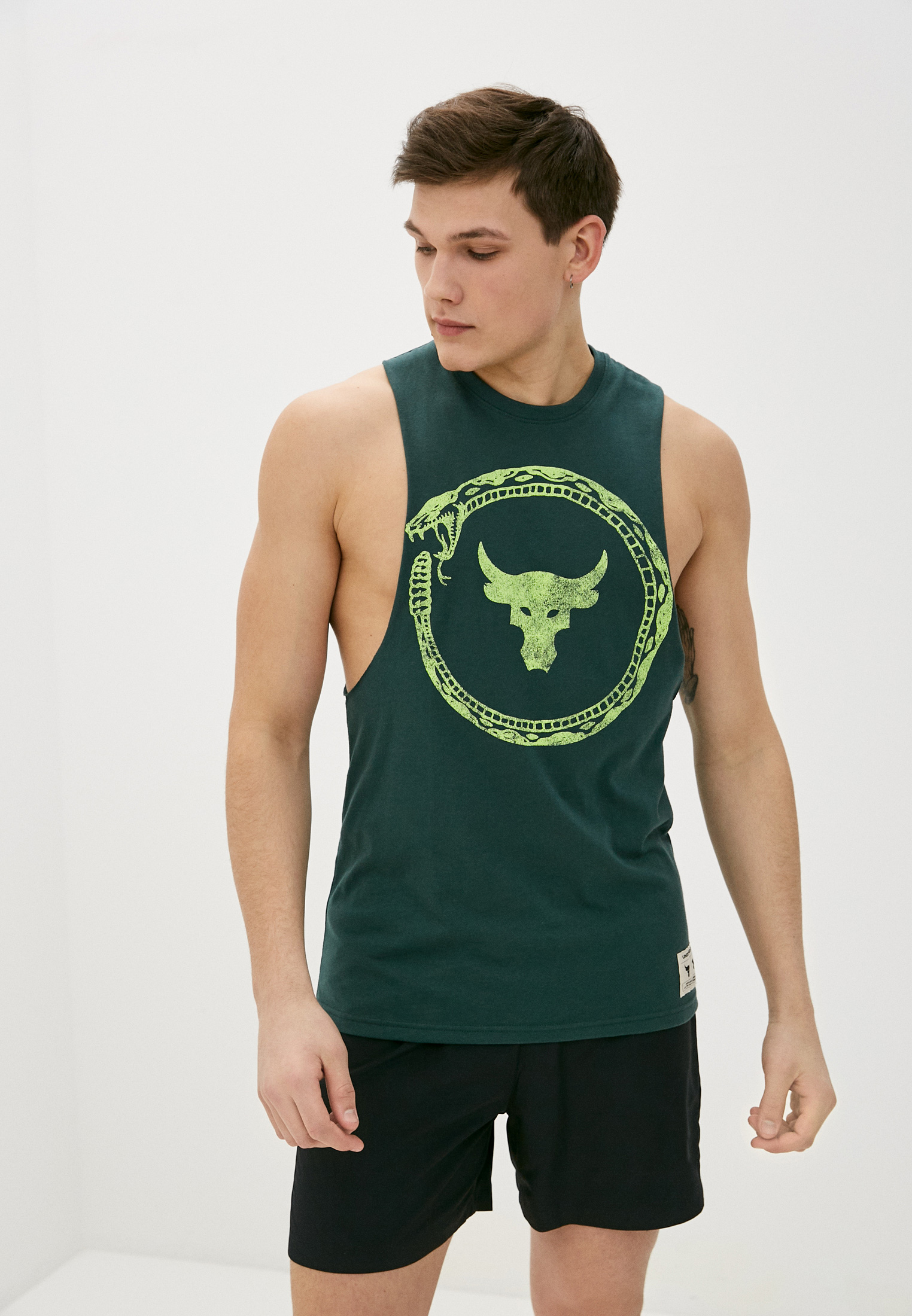 Under mike. Майка under armour мужская. under armour мужская футболка зелёная. футболка under armour с быком. андер армор одежда с быком.